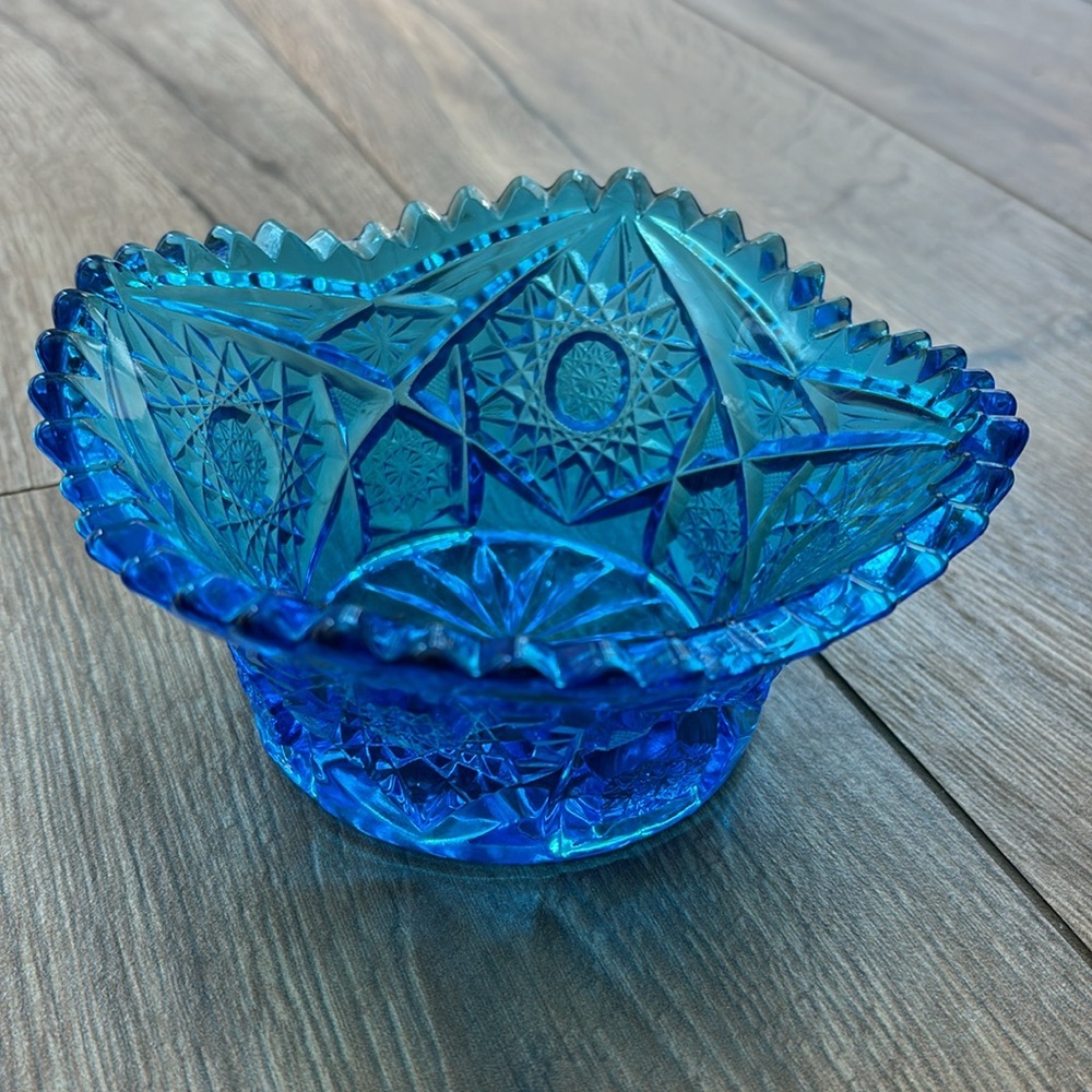Vintage Fayette Glass Pressed Turquoise Saw Tooth Starburst Candy Dish - Picture 3 of 9